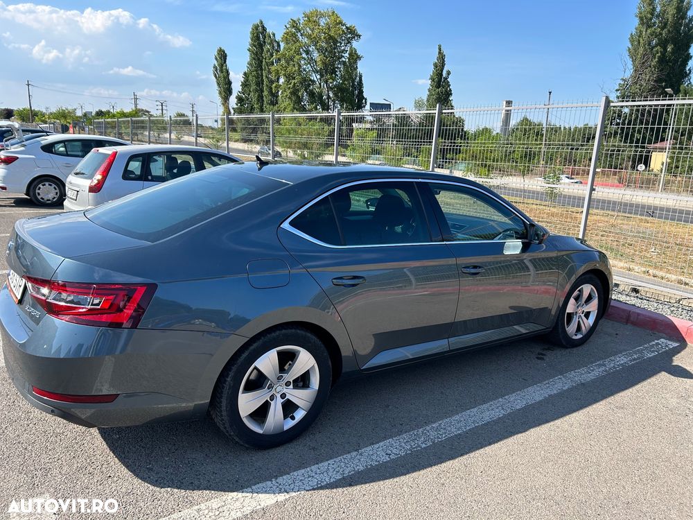 Skoda Superb 2.0 TDI DSG Ambition - 17