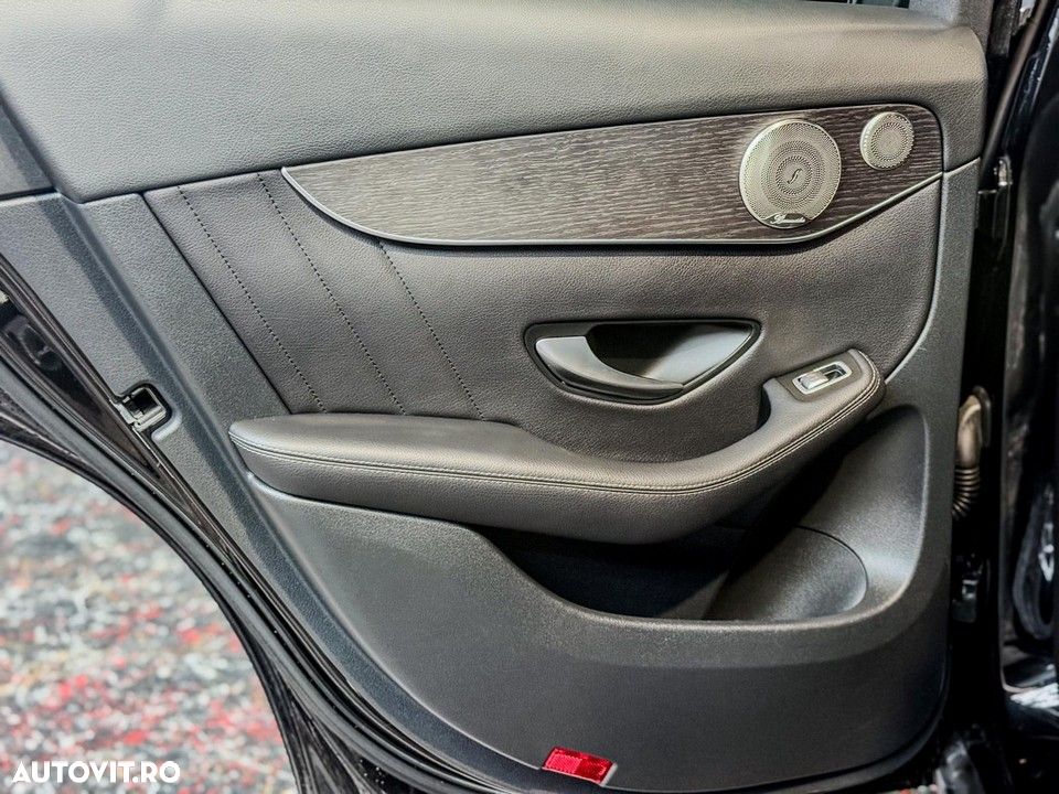 Mercedes-Benz GLC 300 4MATIC 9G-TRONIC AMG Line - 27