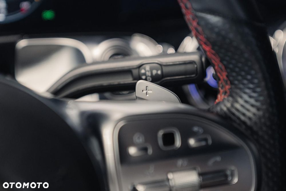 Mercedes-Benz GLB 200 4-Matic AMG Line 8G-DCT - 26