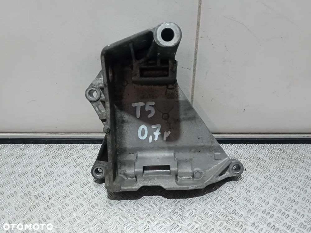 łapa alternatora VW T5 2.5 TDI 2007 070903143C - 3