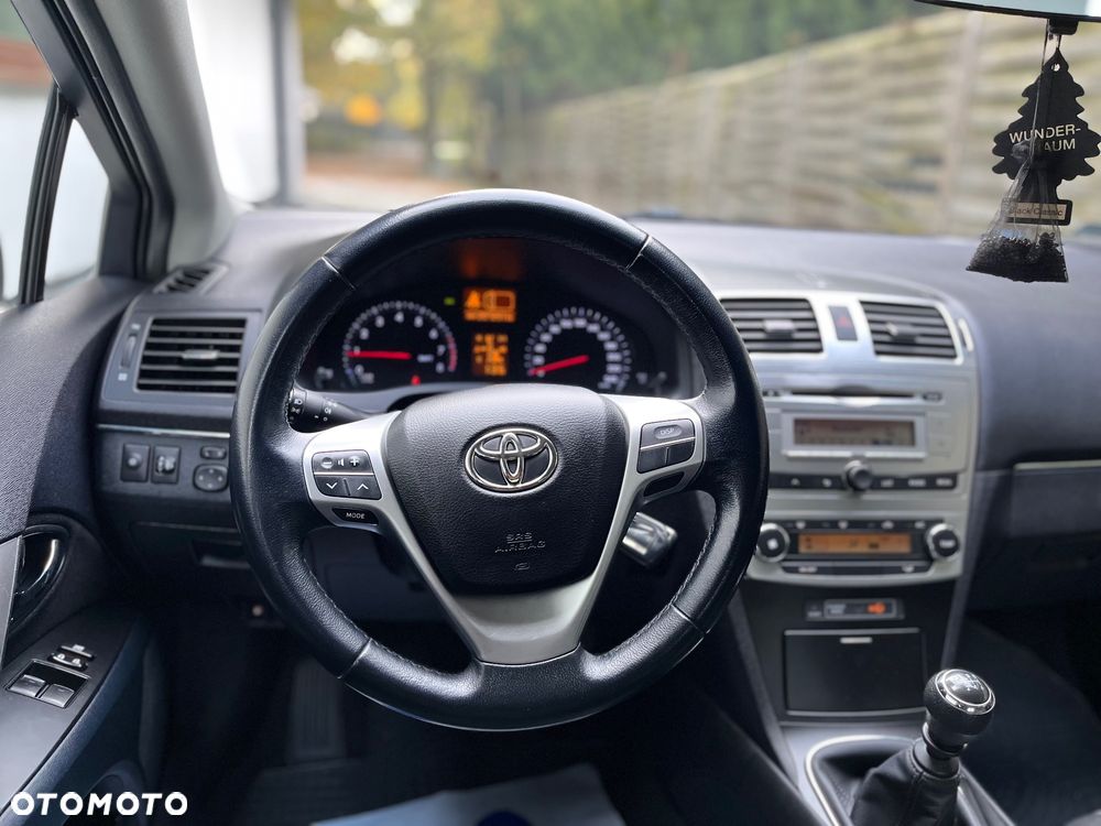 Toyota Avensis 1.8 Premium - 31