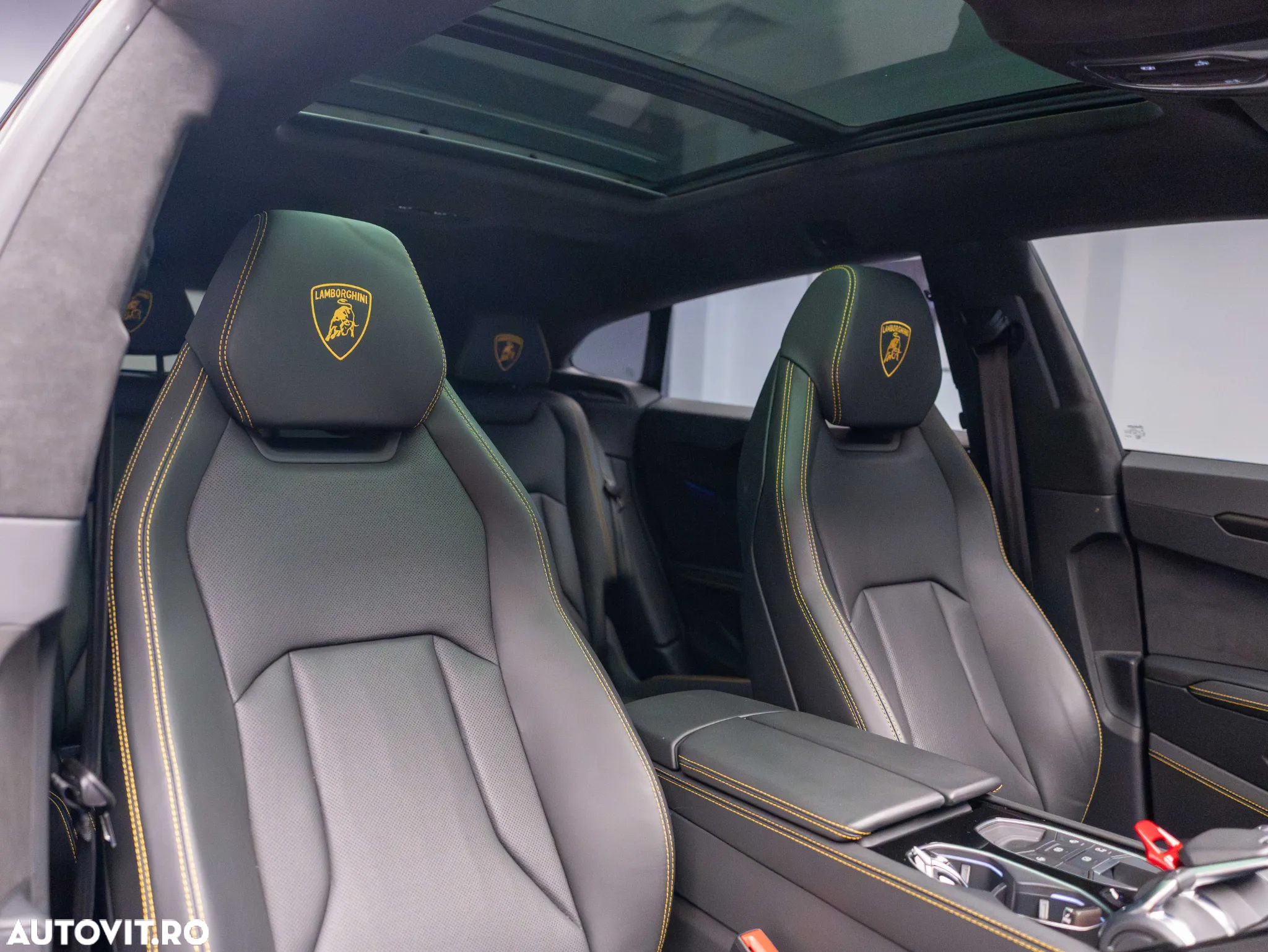 Lamborghini URUS Standard - 17