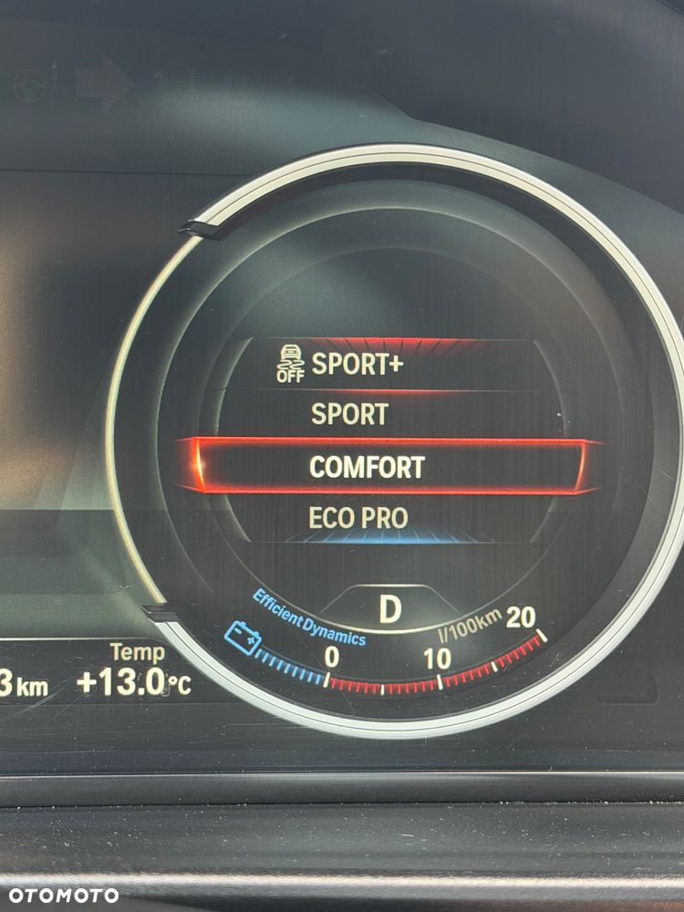 BMW Seria 5 525d xDrive Sport-Aut - 37