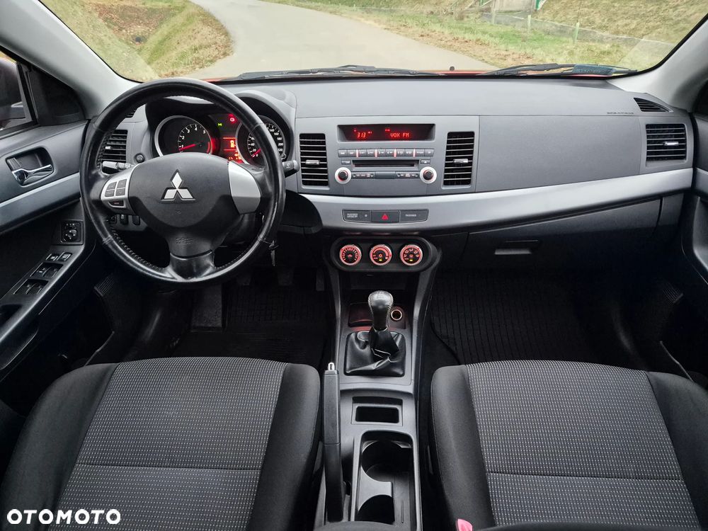 Mitsubishi Lancer 1.6 Invite - 11