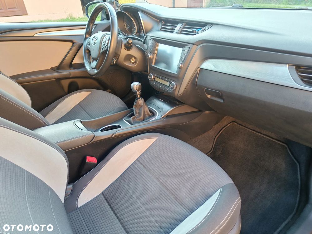 Toyota Avensis 2.0 D-4D Premium - 10