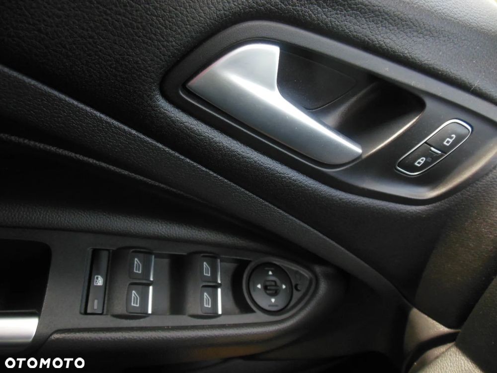 Ford Kuga 1.5 EcoBoost 2x4 Titanium - 16