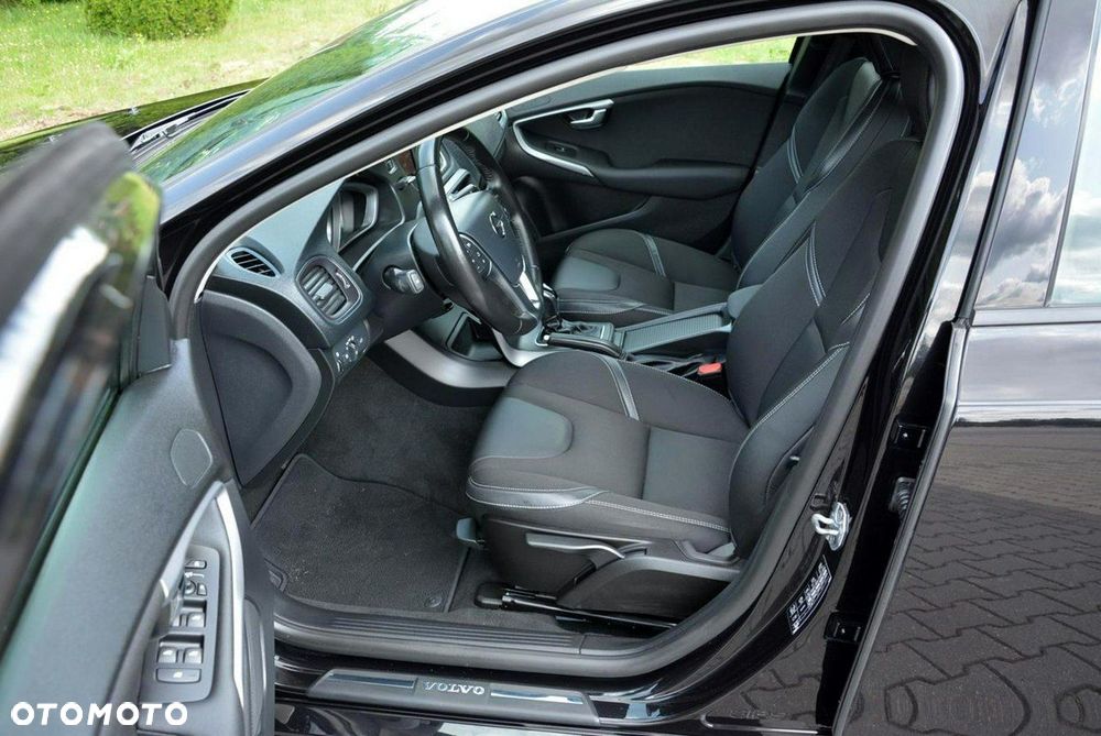 Volvo V40 D2 Drive-E Momentum - 17