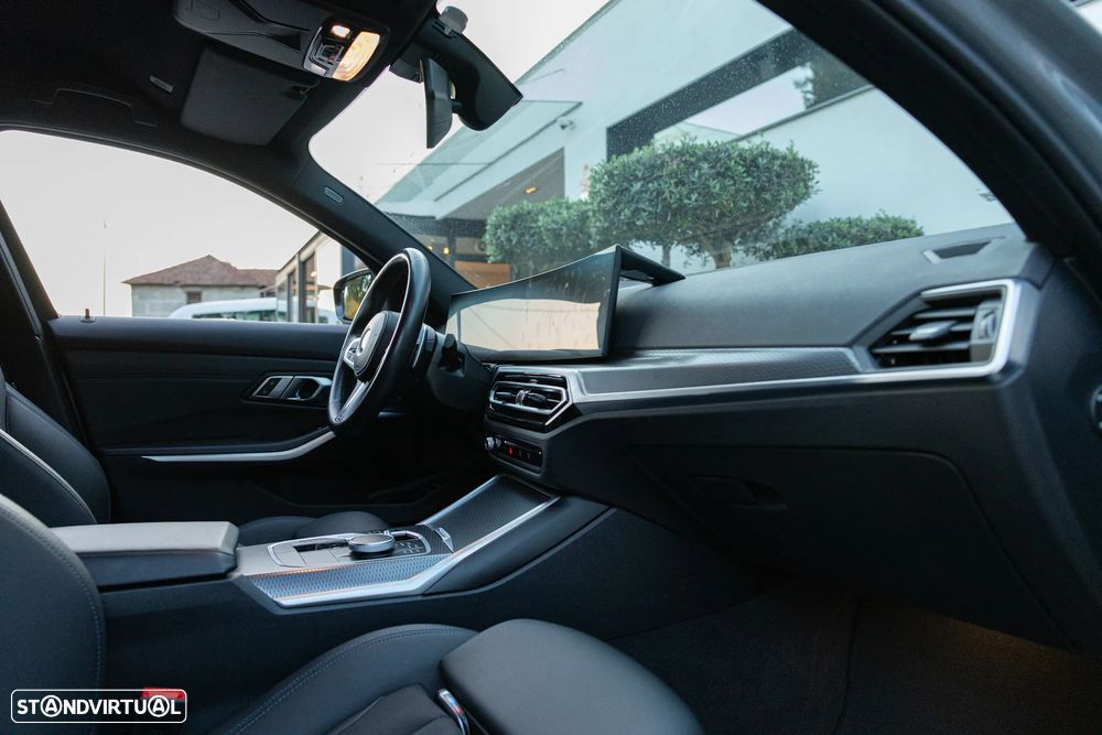 BMW 320 d Pack Desportivo M Auto - 26