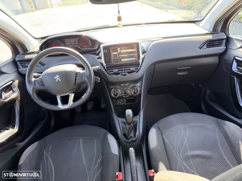 Peugeot 208 1.2 PureTech Allure - 17
