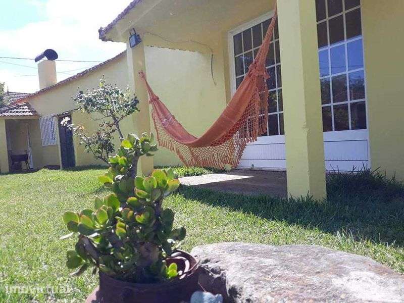Quinta murada com casa de habitação e terreno agrícola - Grande imagem: 2/12