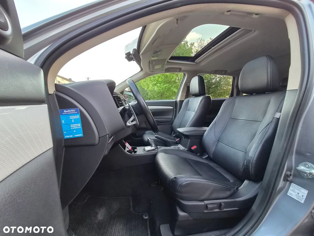 Mitsubishi Outlander - 23