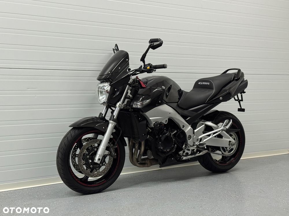 Suzuki GSR - 12