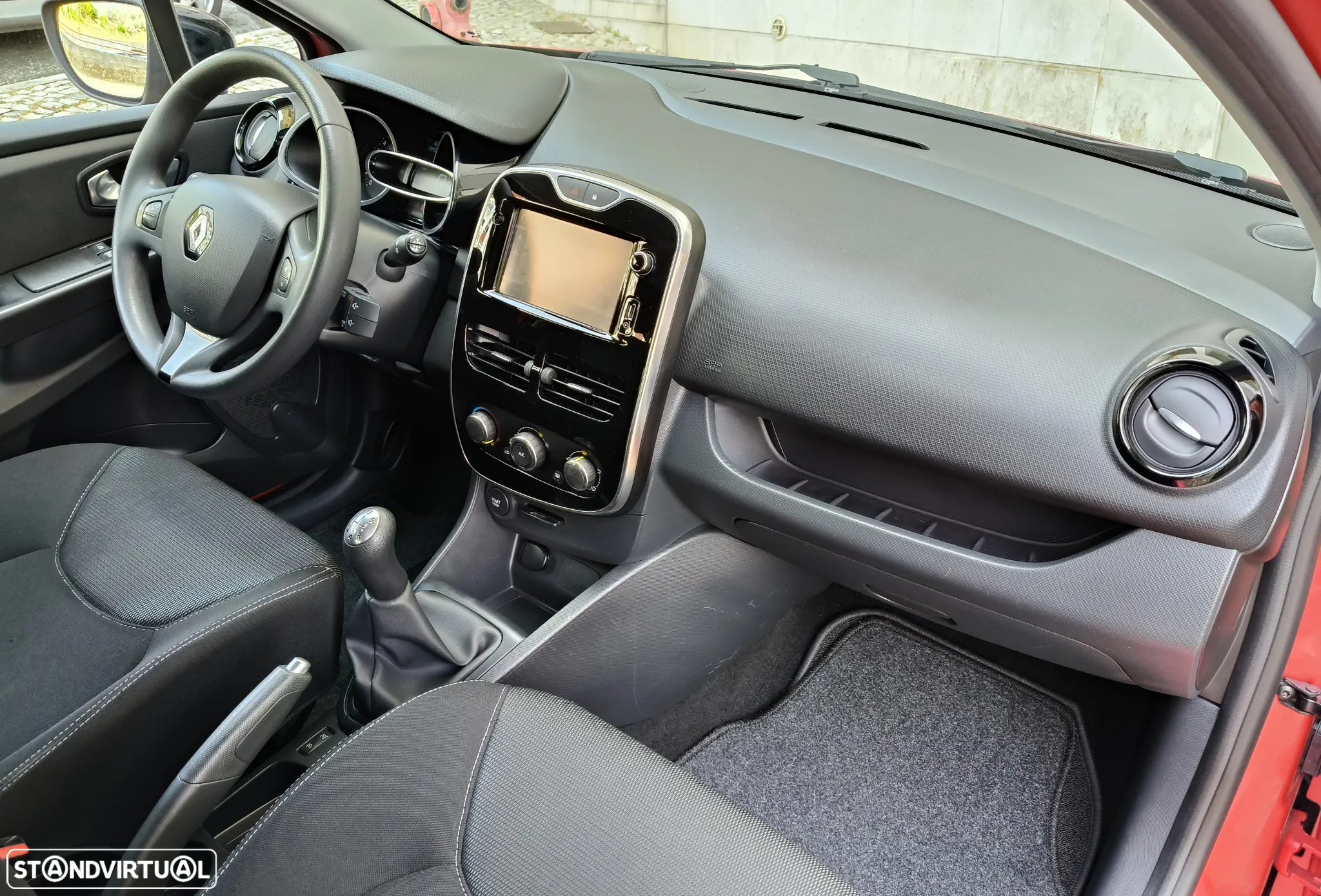 Renault Clio Sport Tourer 0.9 TCE Dynamique S - 16