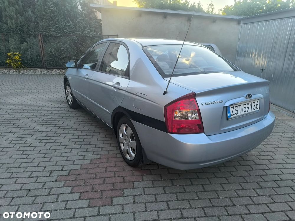 Kia Cerato 1.6 LX - 3