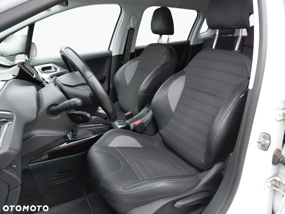 Peugeot 2008 1.2 Pure Tech GPF Allure S&S EAT6 - 13