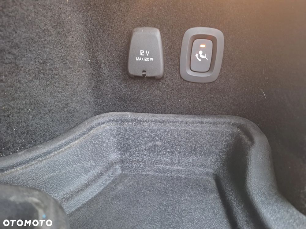 Volvo V60 T8 AWD Plug-In Hybrid Inscription - 8
