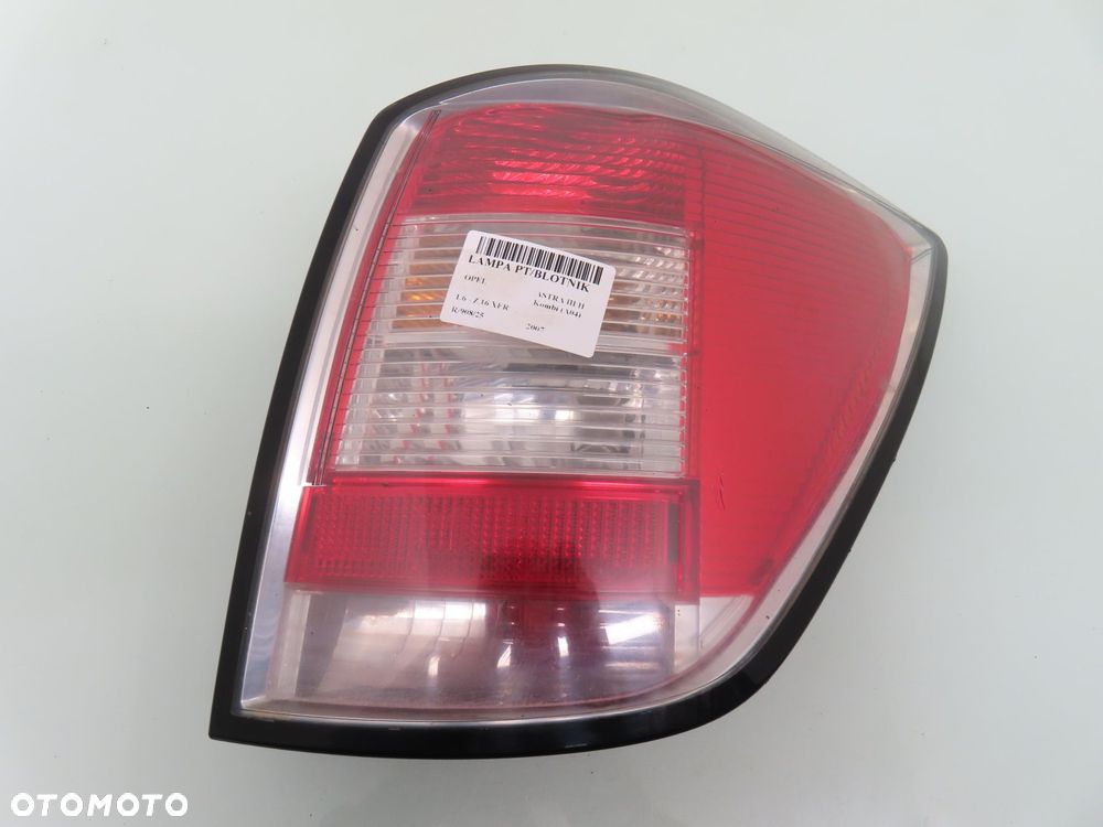 LAMPA PRAWA TYLNA OPEL ASTRA III H KOMBI 13223674 - 1