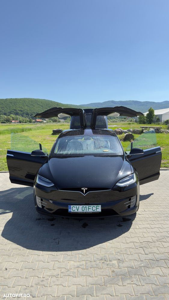 Tesla Model X - 21