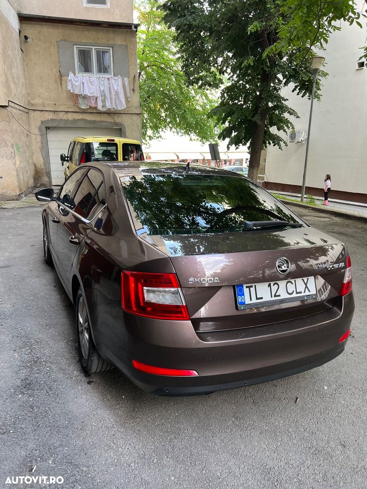 Skoda Octavia 2.0 TDI ELEGANCE DSG - 3