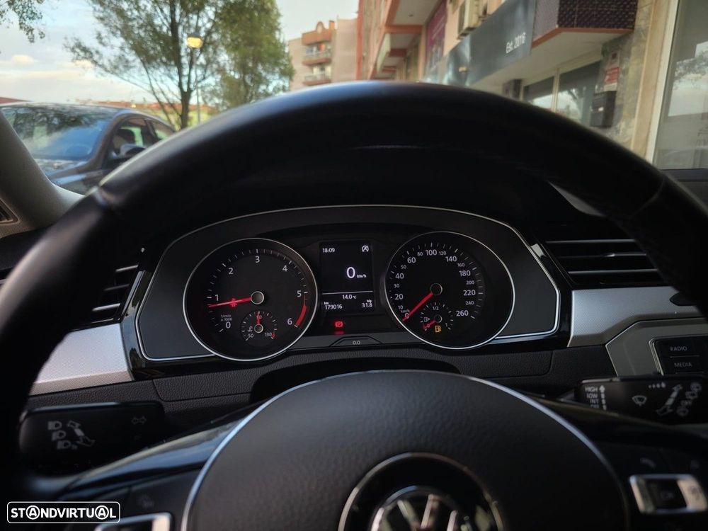 VW Passat Variant 2.0 TDi Elegance - 21