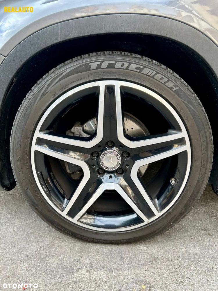 Mercedes-Benz GLA - 33