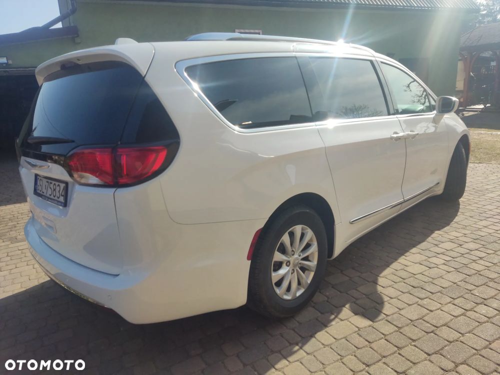 Chrysler Pacifica - 20