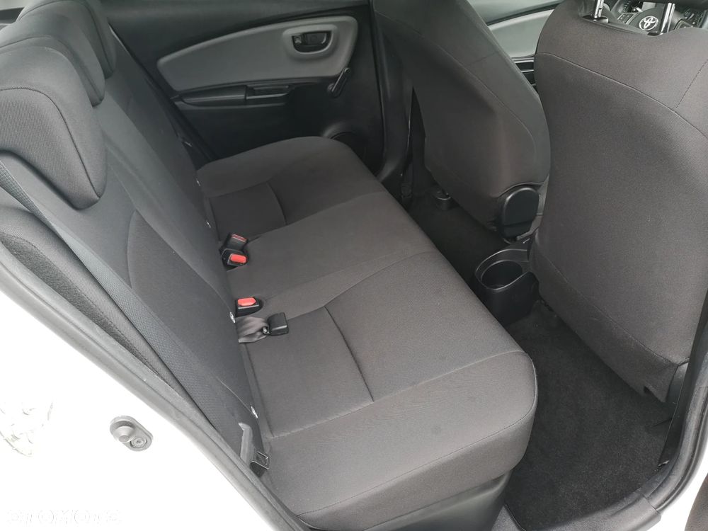Toyota Yaris Hybrid 100 Sol - 24