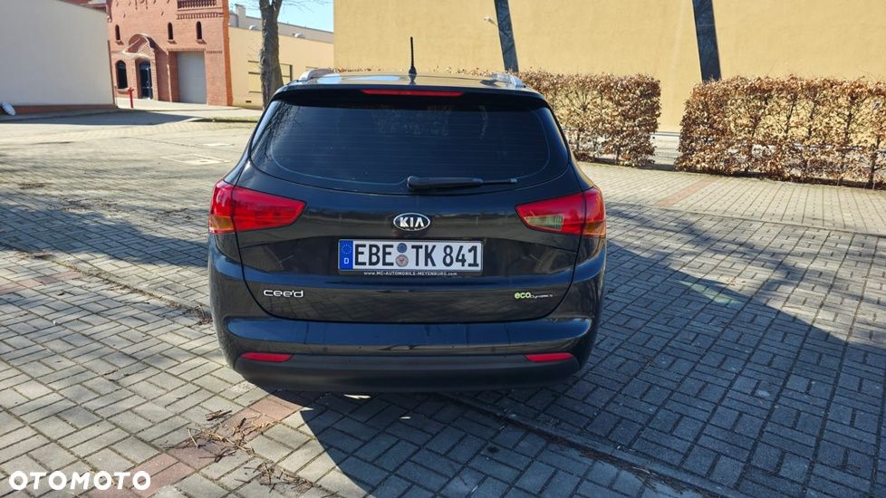 Kia Ceed 1.6 GDI Dream Team Edition - 10