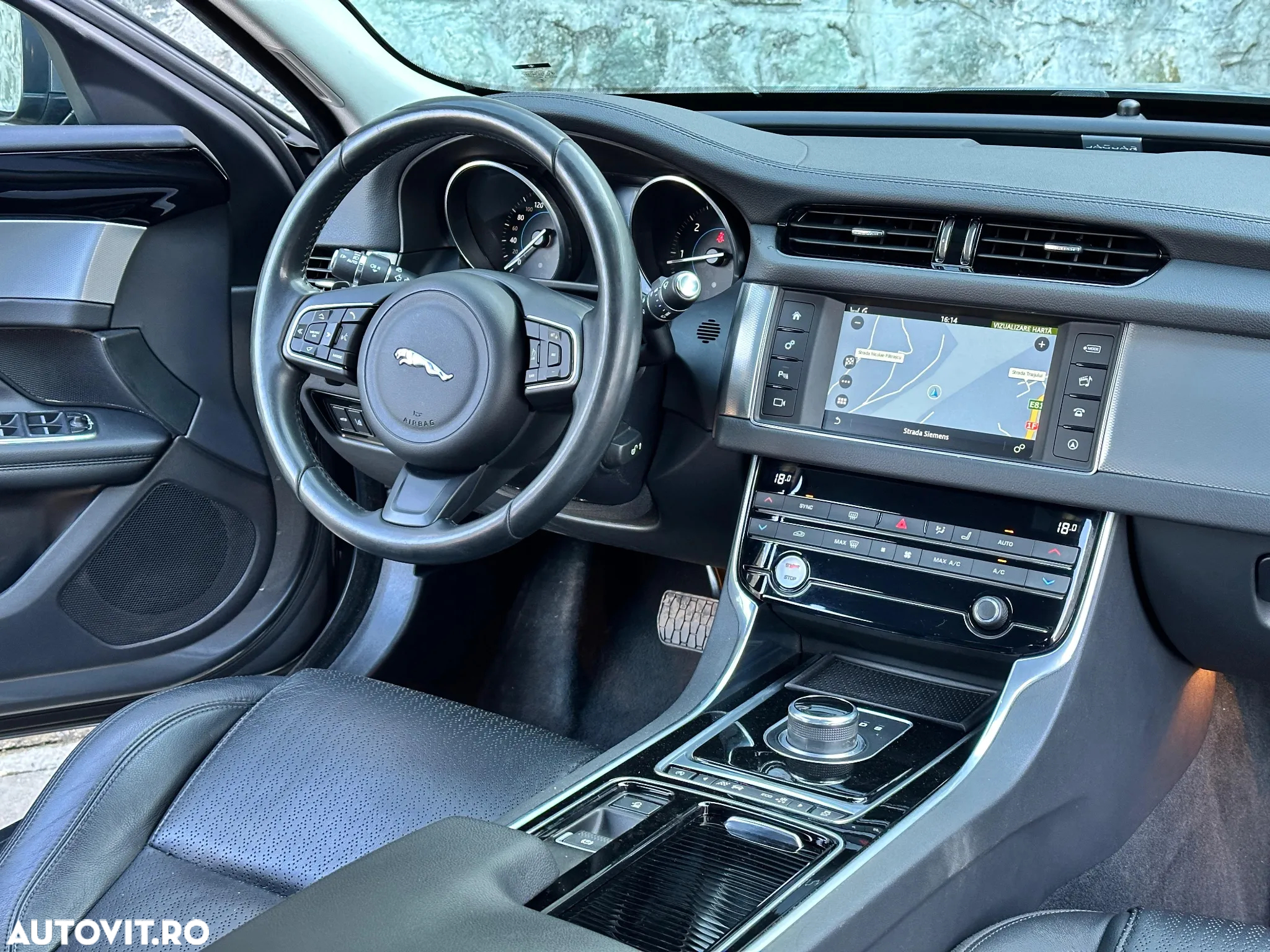 Jaguar XF 20d RWD E-Performance Portfolio - 9