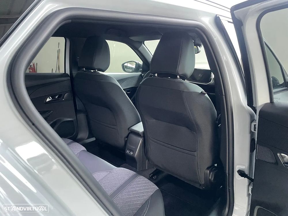 Peugeot 2008 1.2 PureTech Allure Pack - 28