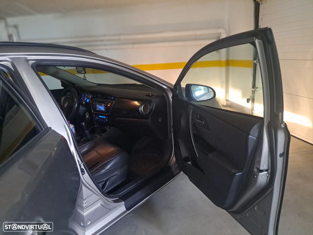 Toyota Auris 2.0 D-4D Excl+Skyv.+Navi - 5