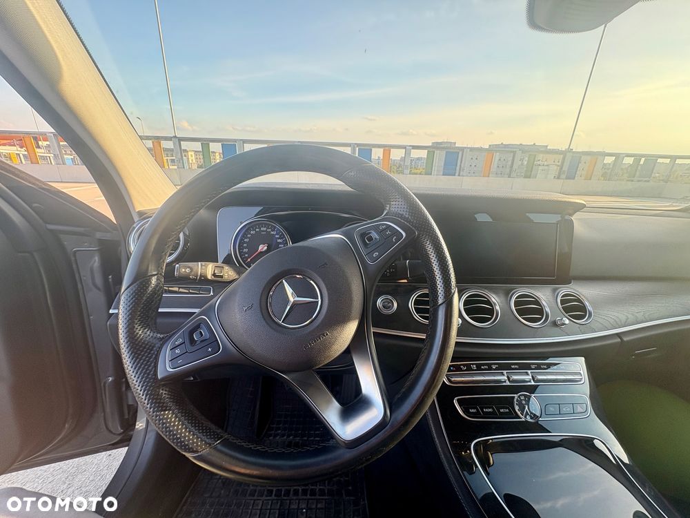 Mercedes-Benz Klasa E 400 4Matic 9G-TRONIC Avantgarde - 16