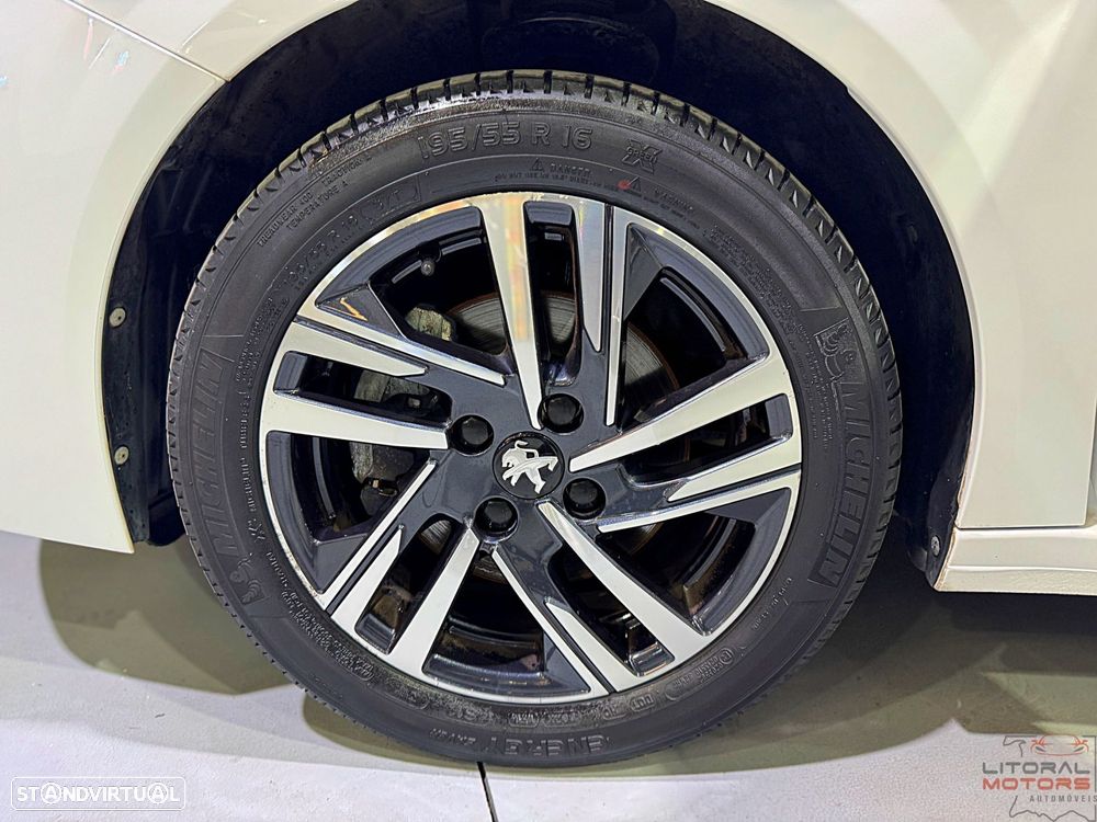 Peugeot 208 1.2 PureTech Allure - 12