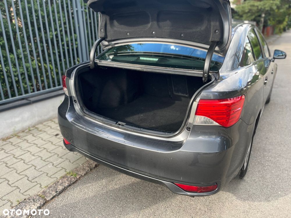 Toyota Avensis - 6