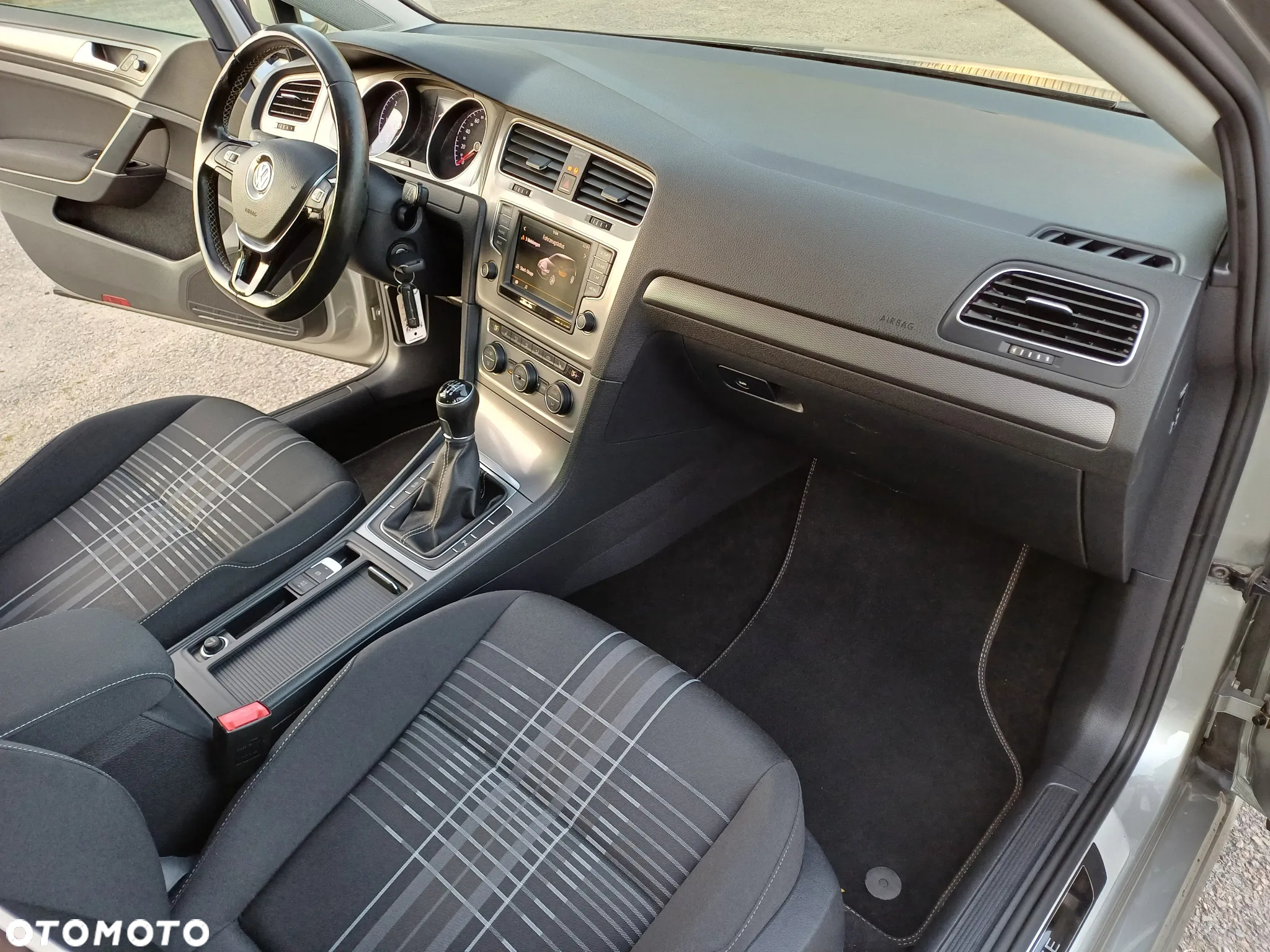 Volkswagen Golf 2.0 BlueTDI Comfortline - 14