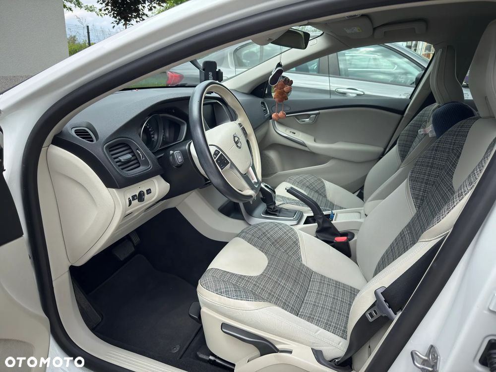 Volvo V40 T3 Drive-E Momentum - 10
