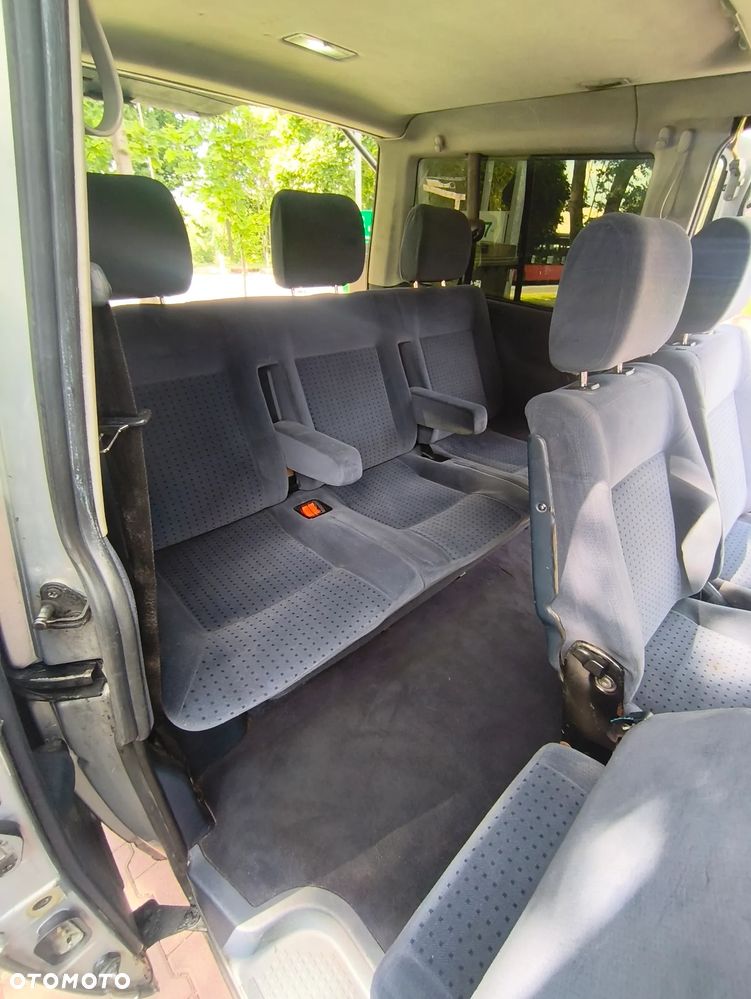 Volkswagen Caravelle Basis / CL - 18