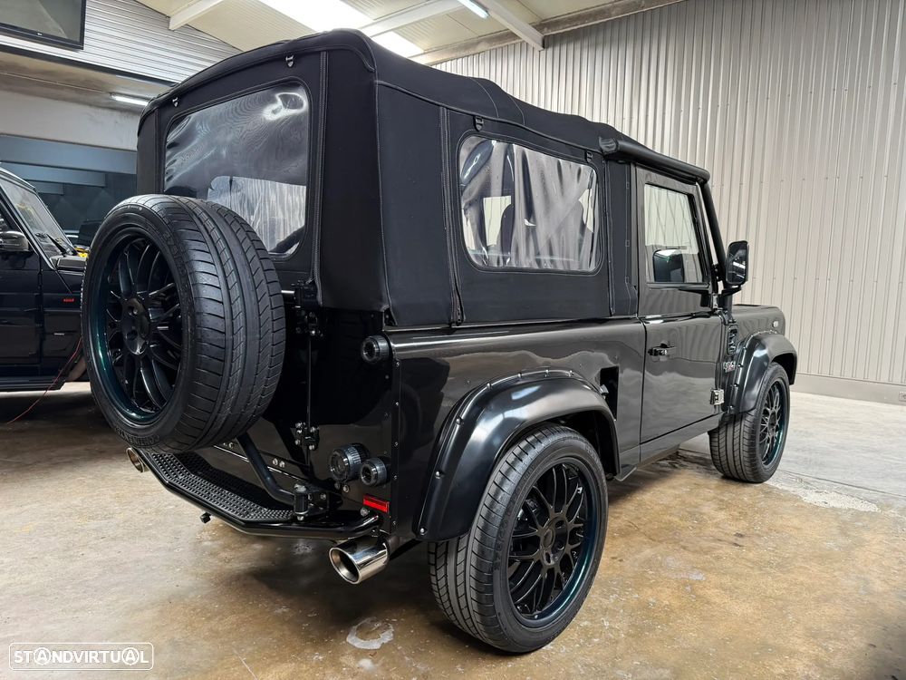 Land Rover Defender - 8