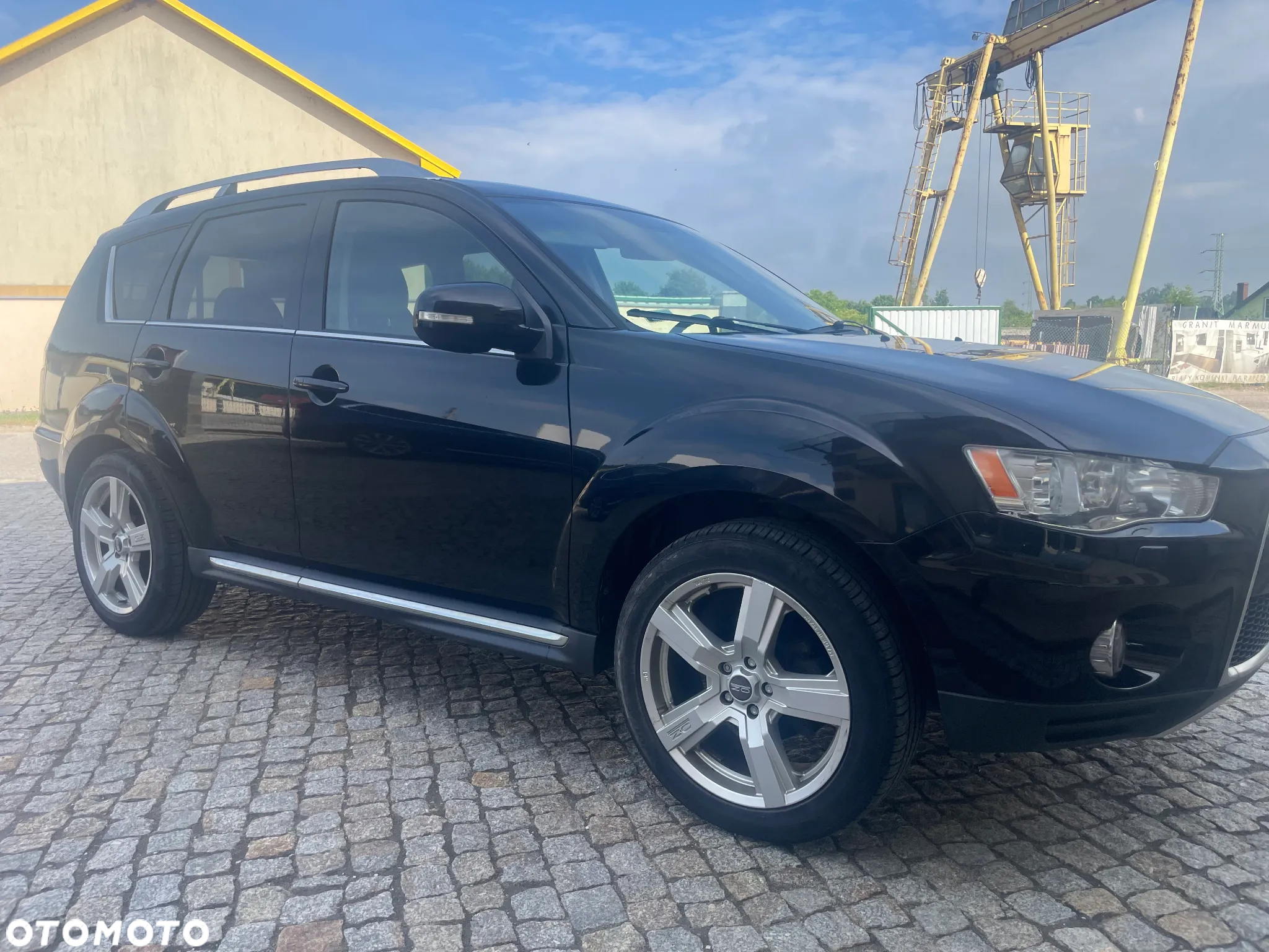 Mitsubishi Outlander 2.0 DID Instyle NAVI - 3