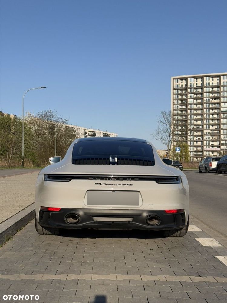 Porsche 911 Carrera 4 GTS - 12