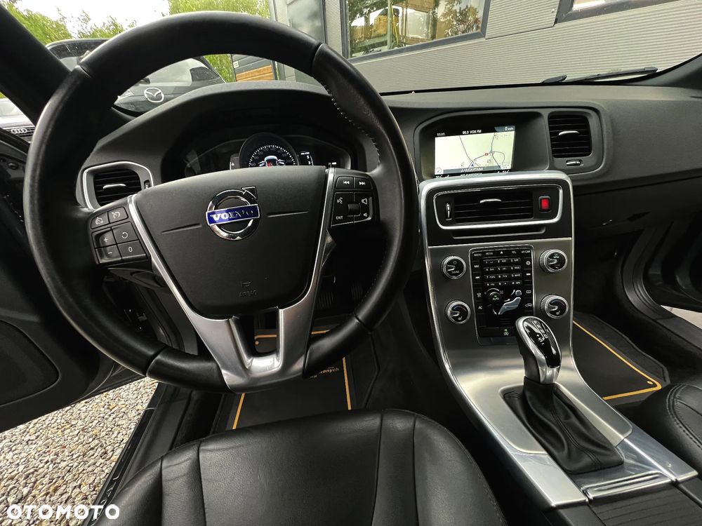 Volvo V60 D4 Drive-E Momentum - 24