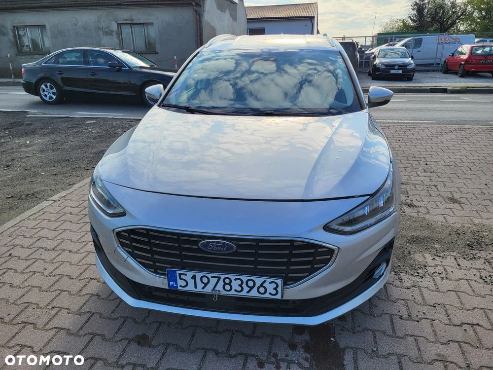 Ford Focus 1.0 EcoBoost Hybrid TITANIUM - 10