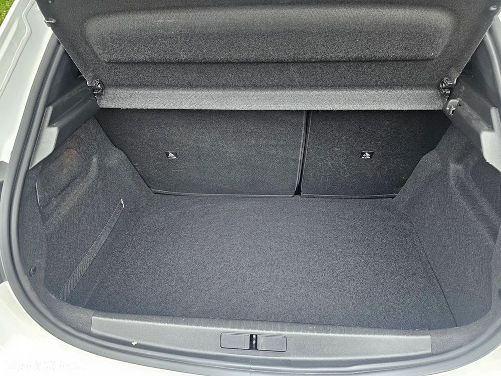 Peugeot 208 - 11