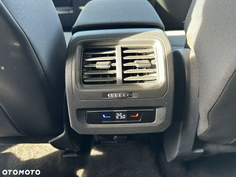 Volkswagen Touran 2.0 TDI BMT Comfortline Plus DSG - 28