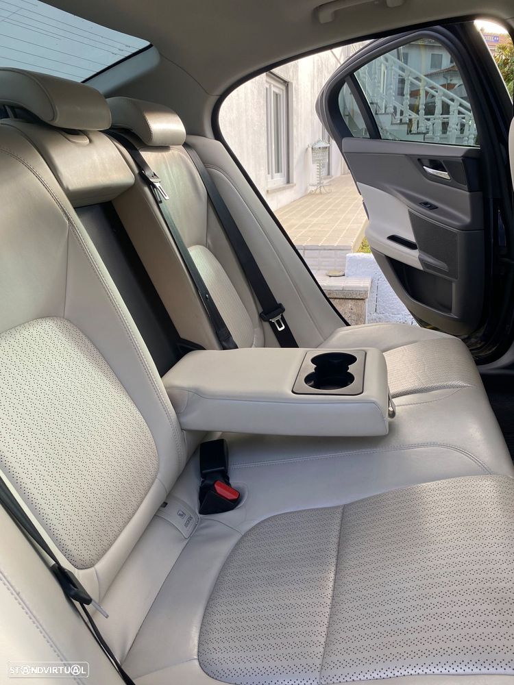 Jaguar XE 2.0 D Prestige Aut. - 21