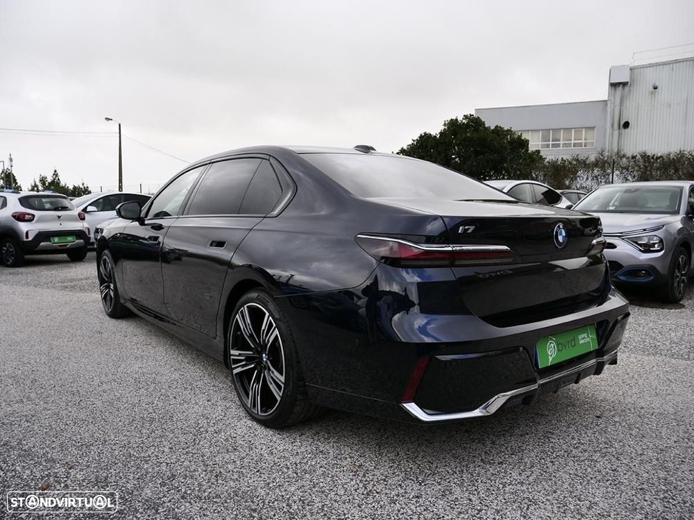 BMW i7 xDrive60 - 12