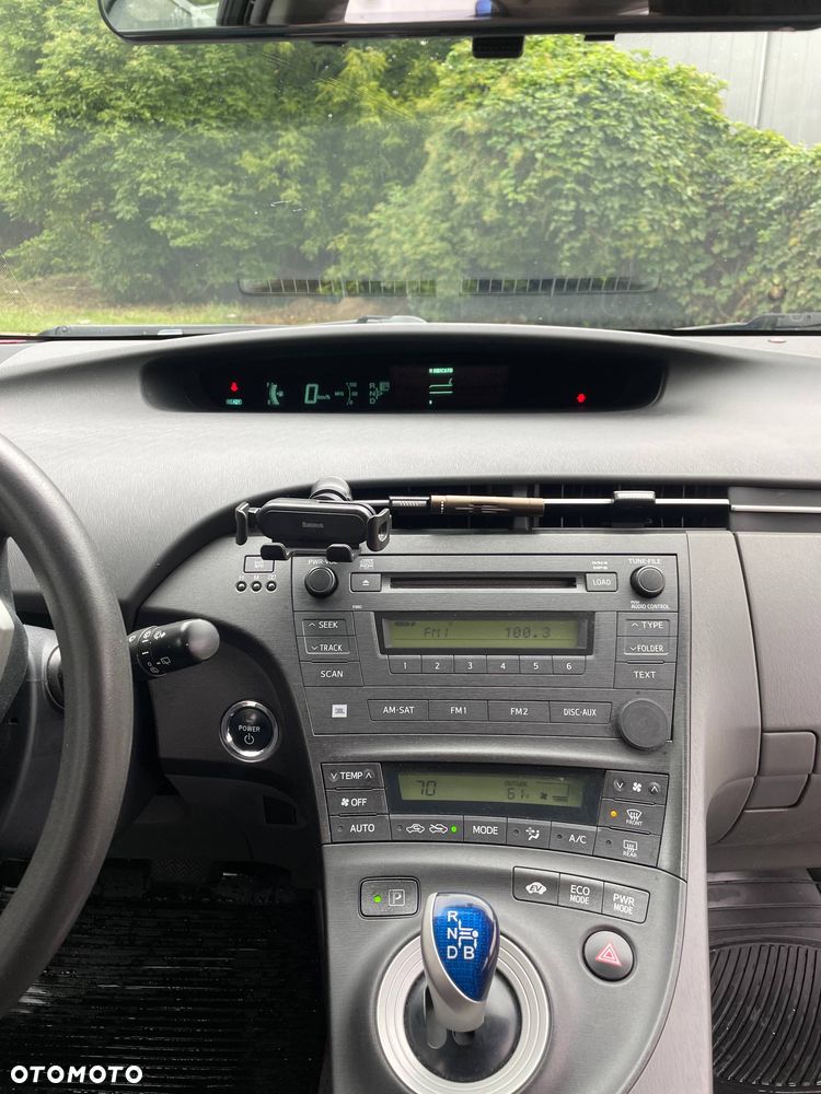 Toyota Prius (Hybrid) - 10