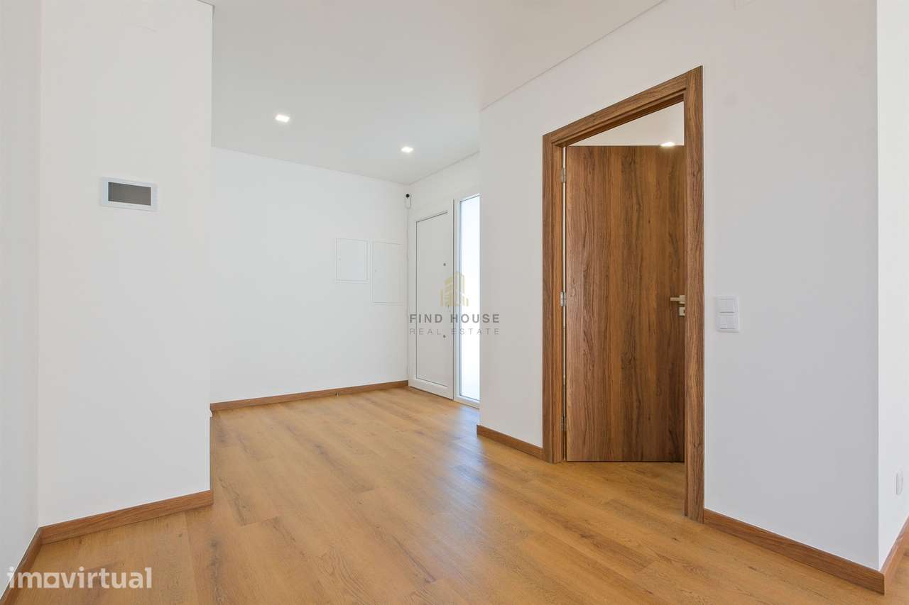 Vende-se Moradia Isolada T4 com garagem, piscina e jardim em Albarraqu - Grande imagem: 4/55
