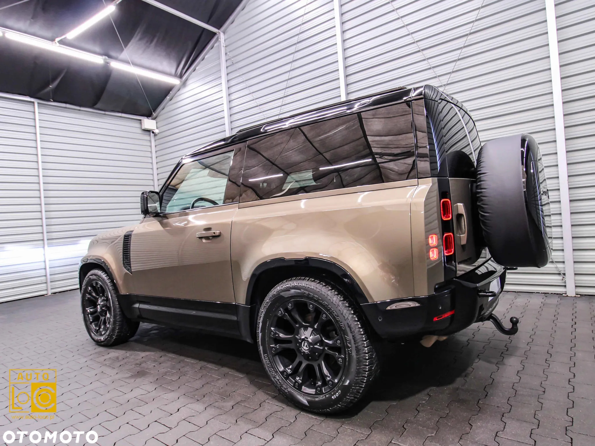Land Rover Defender 90 D250 HSE - 4