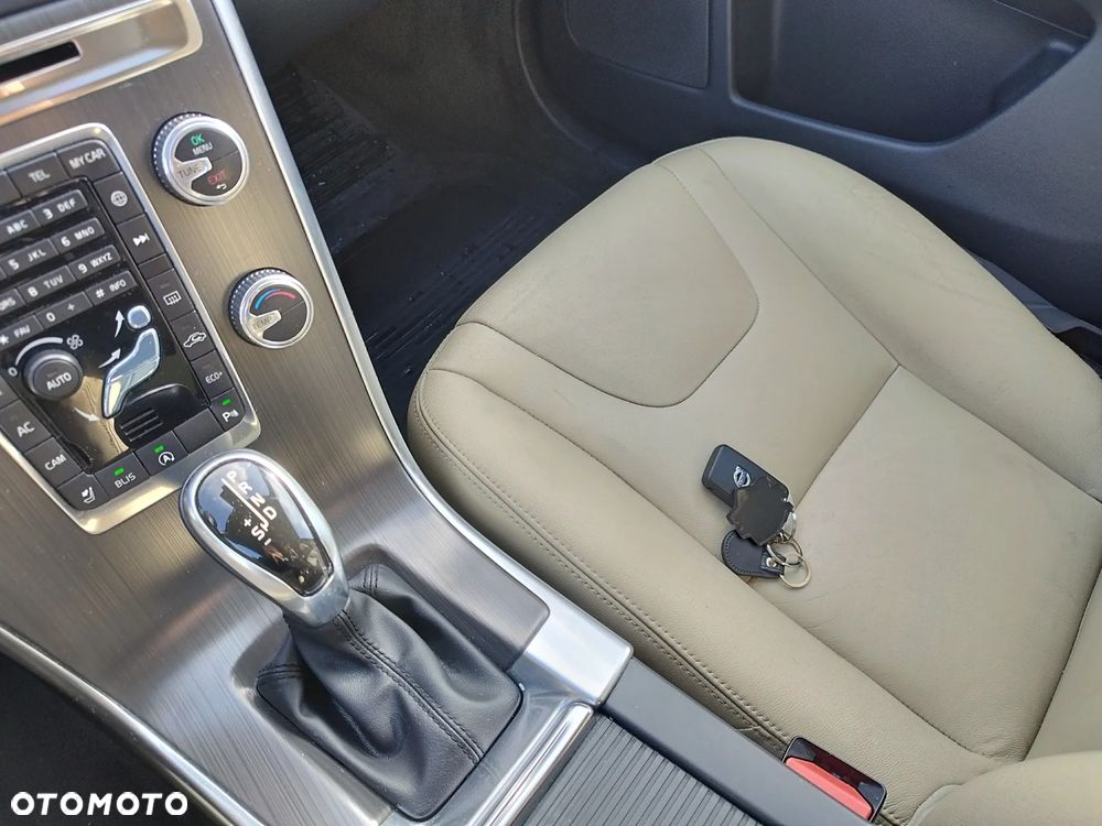 Volvo XC 60 T5 Drive-E R-Design Momentum - 31